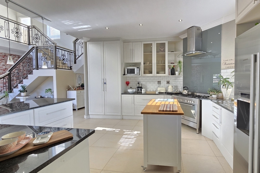 4 Bedroom Property for Sale in Graanendal Western Cape